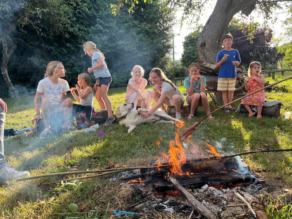 Les Renardieres vakantie Frankrijk kindvriendelijk kampvuur