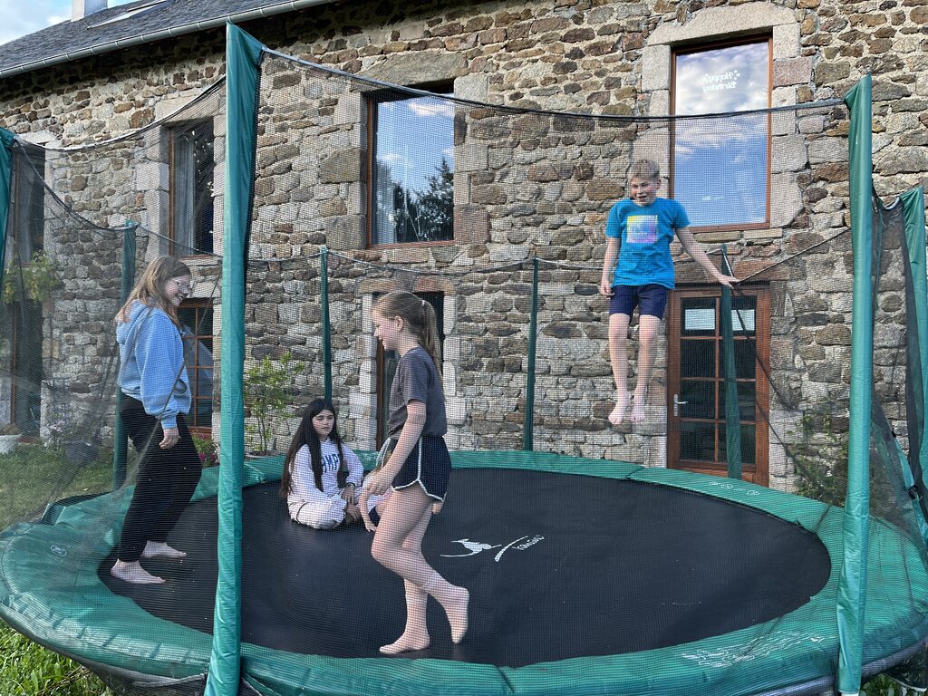 Les Renardieres vakantie Frankrijk trampoline
